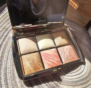 Hourglass palette